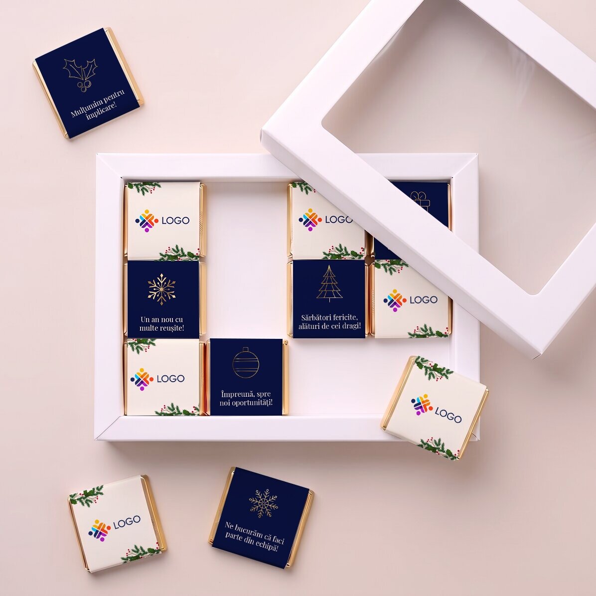 Caja de regalo con 12 minichocolates personalizados con logotipo y mensaje navideño