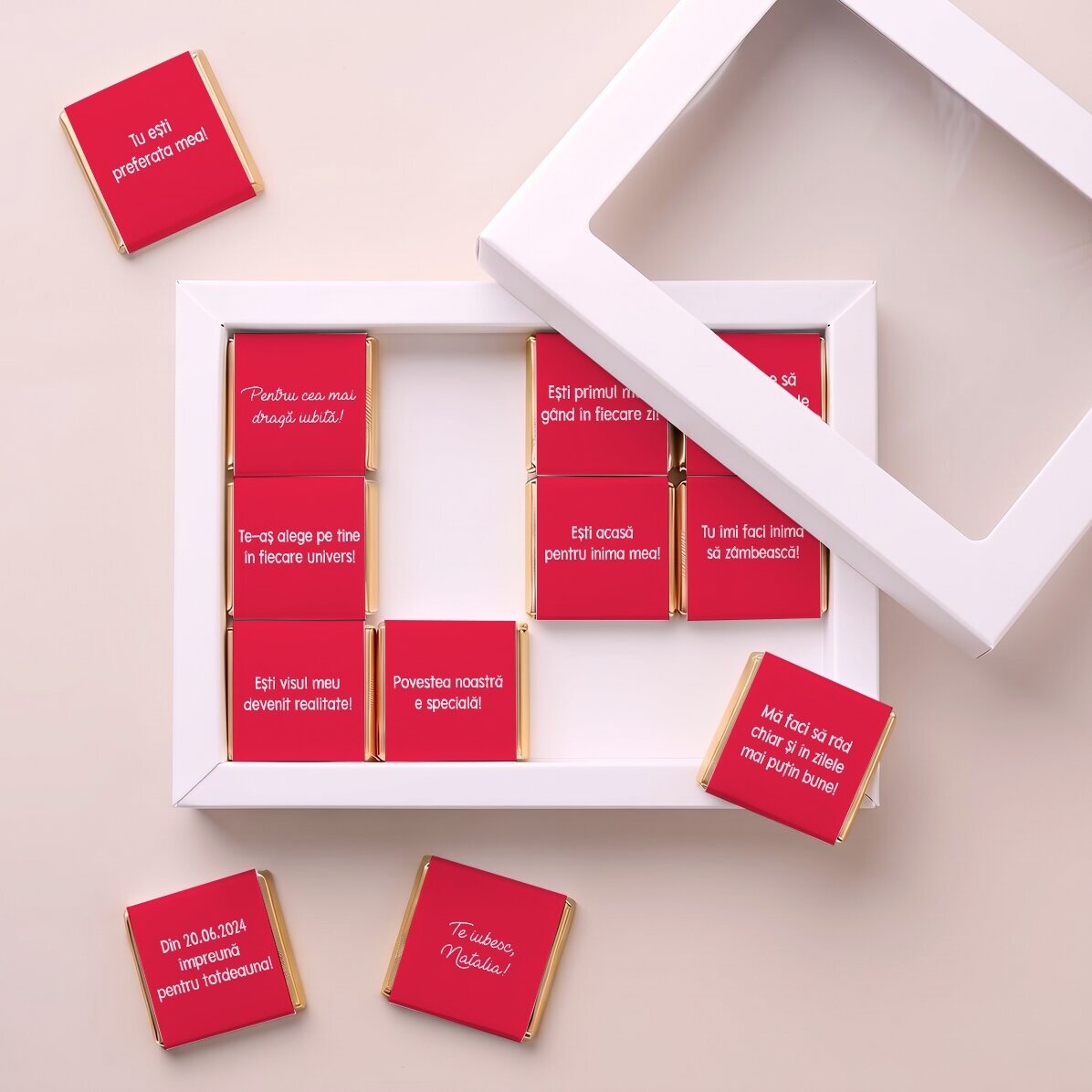 Caja de regalo con 12 minichocolates personalizados con mensajes