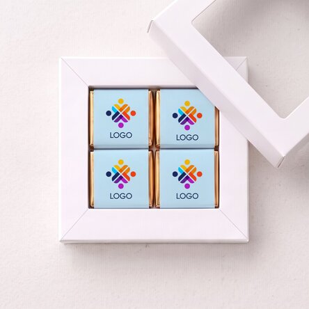 Caja de regalo con 4 minichocolates personalizados con logotipo