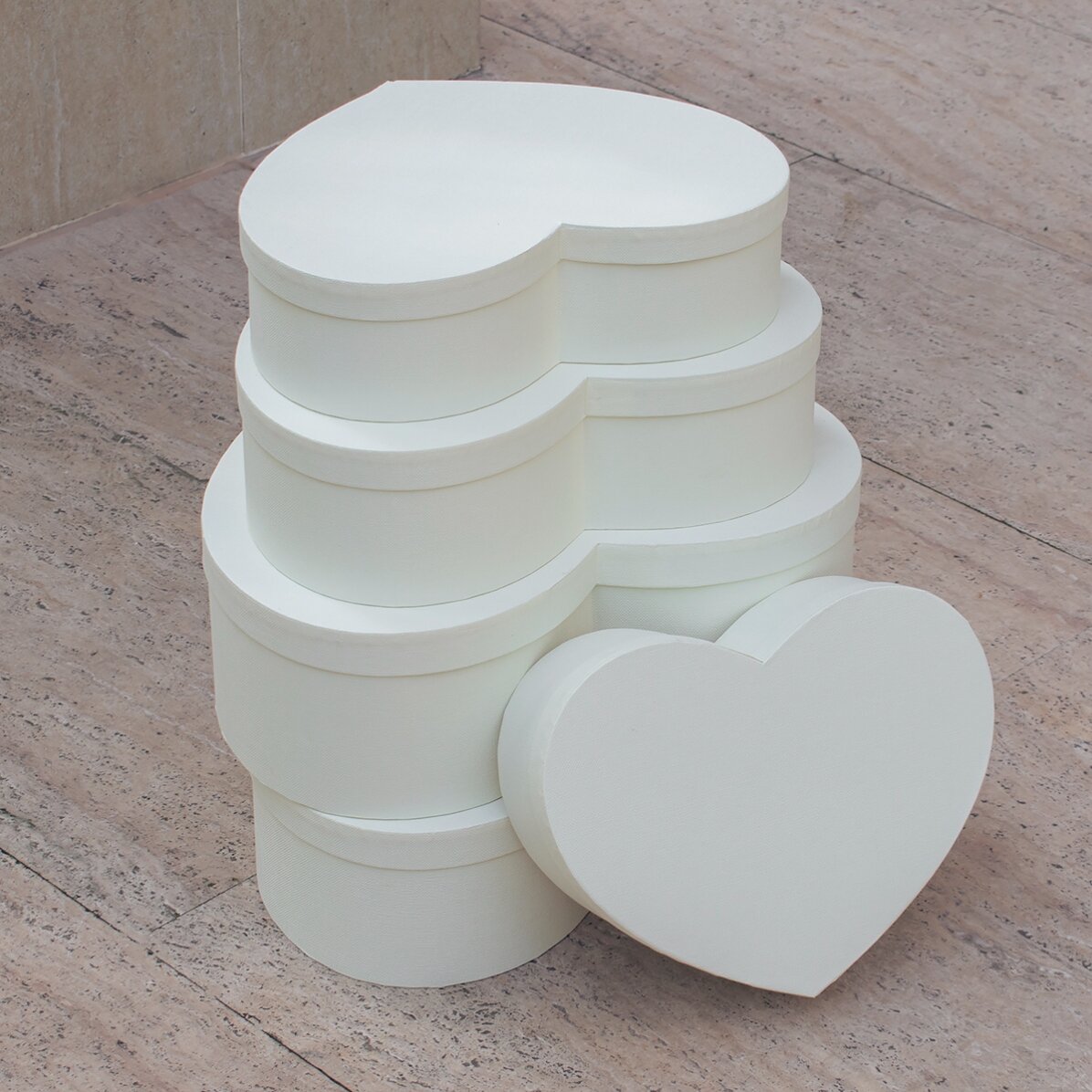 Caja de regalo con forma de corazón - blanca