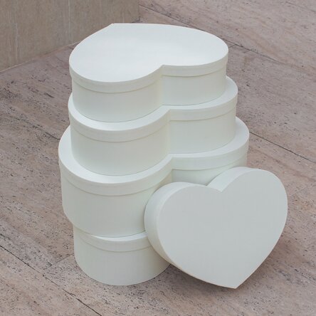 Caja de regalo con forma de corazón - blanca