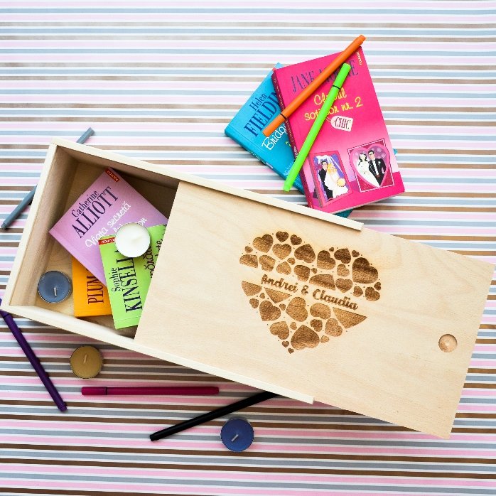 Caja de regalo personalizada de madera con vuestros nombres