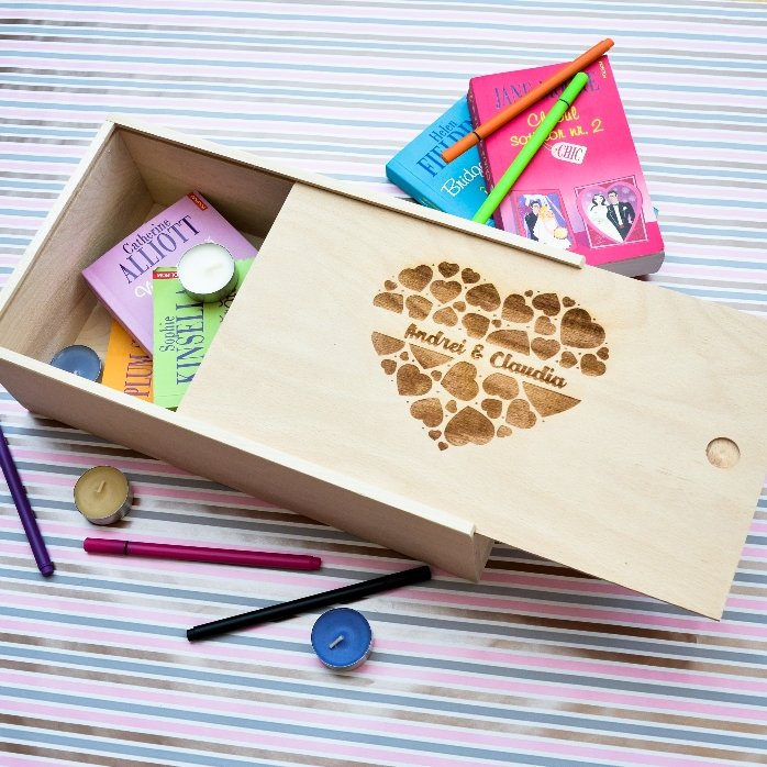 Caja de regalo personalizada de madera con vuestros nombres