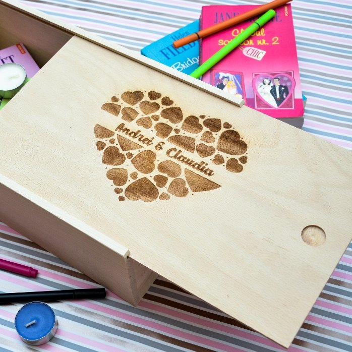 Caja de regalo personalizada de madera con vuestros nombres