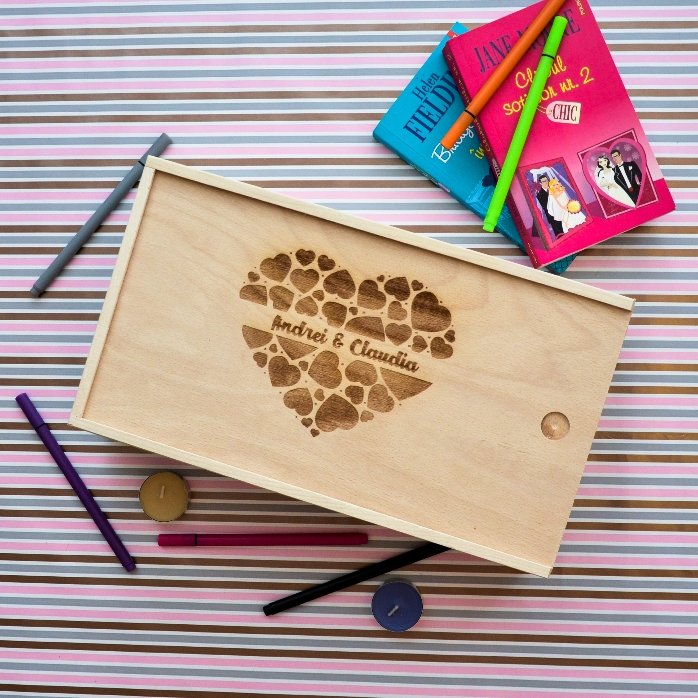 Caja de regalo personalizada de madera con vuestros nombres