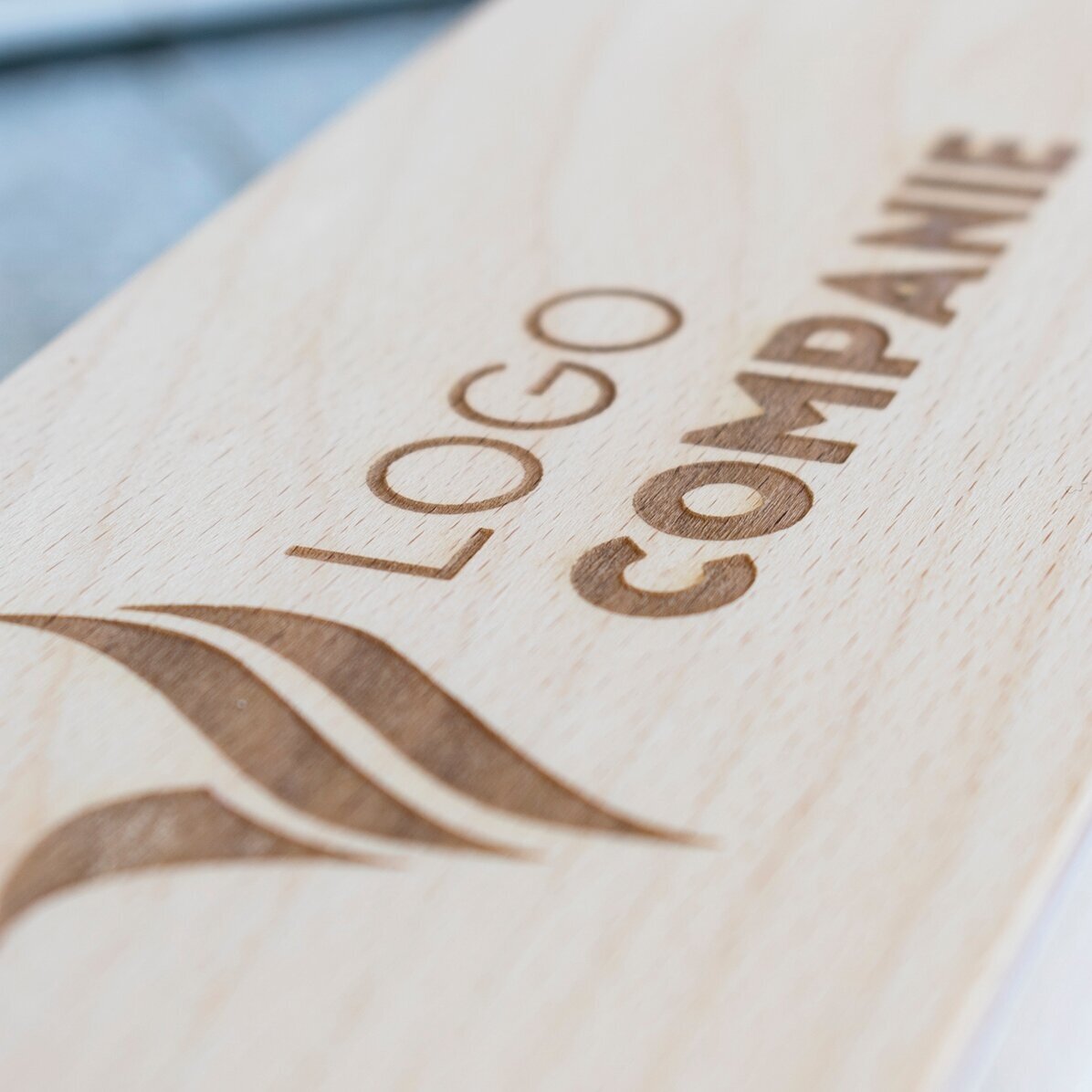 Caja de vino personalizada con logotipo