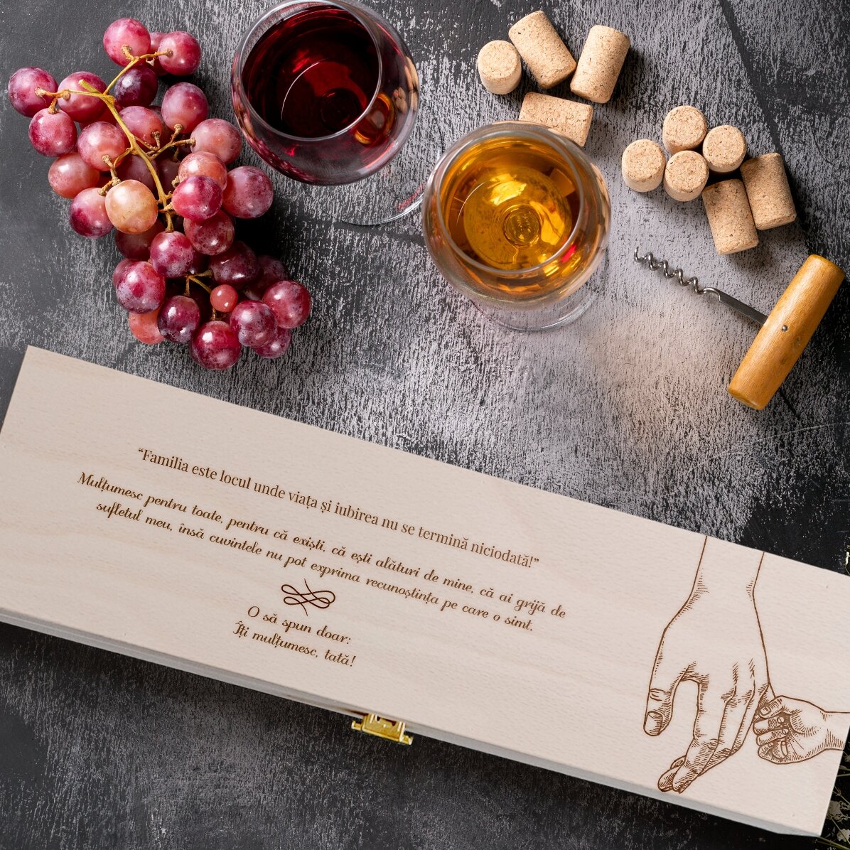 Caja de vino personalizada con un mensaje de agradecimiento para papá - Hands