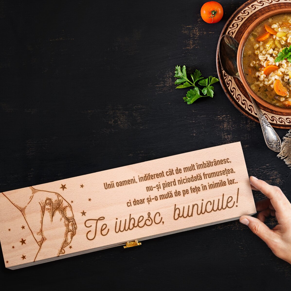 Caja de vino personalizada con un mensaje para el abuelo: «¡Te quiero!»