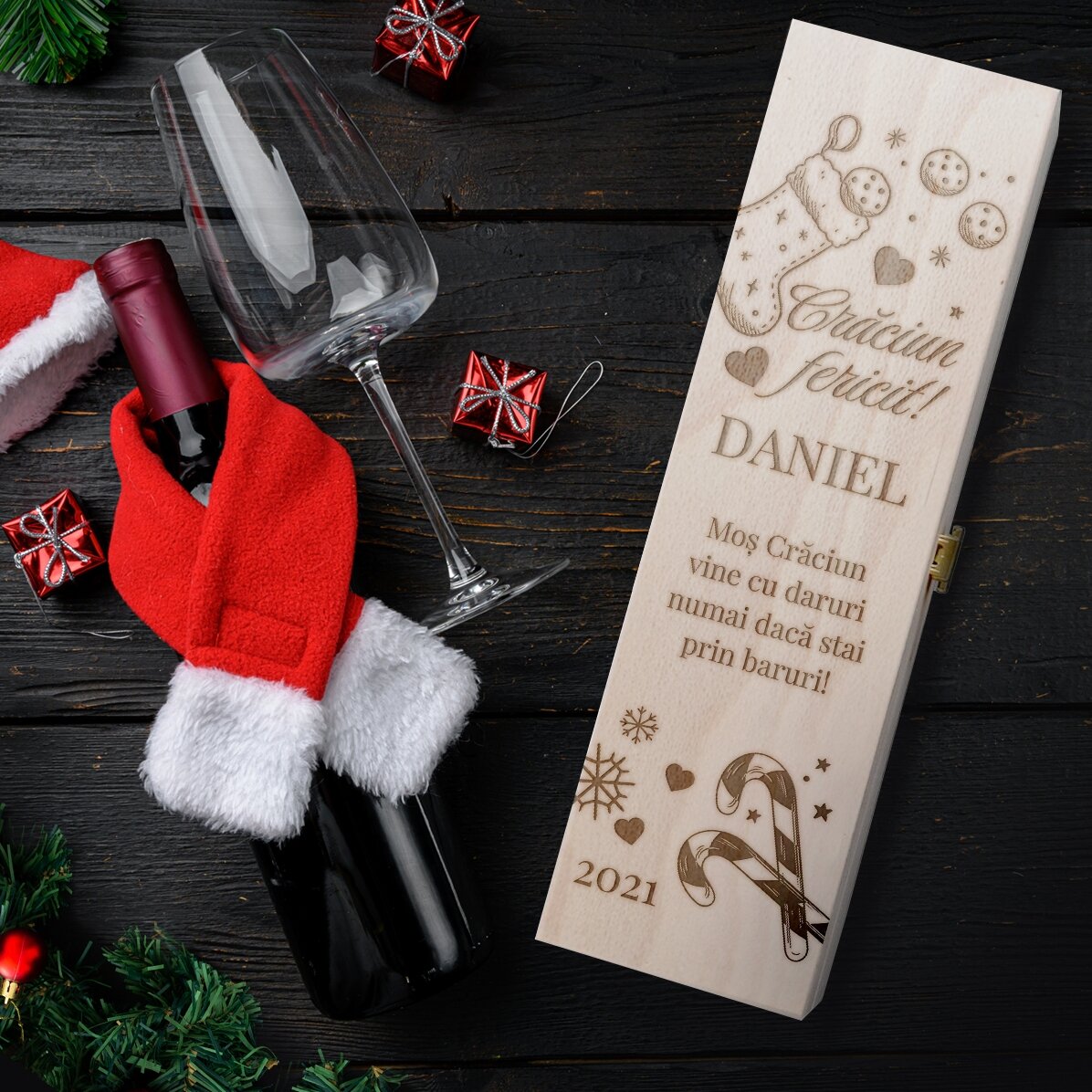 Caja de vino personalizada con un mensaje para un amigo o pareja: «Feliz Navidad»