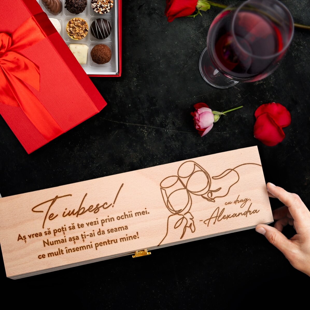 Caja de vino personalizada con mensaje y firma: «¡Te quiero!»