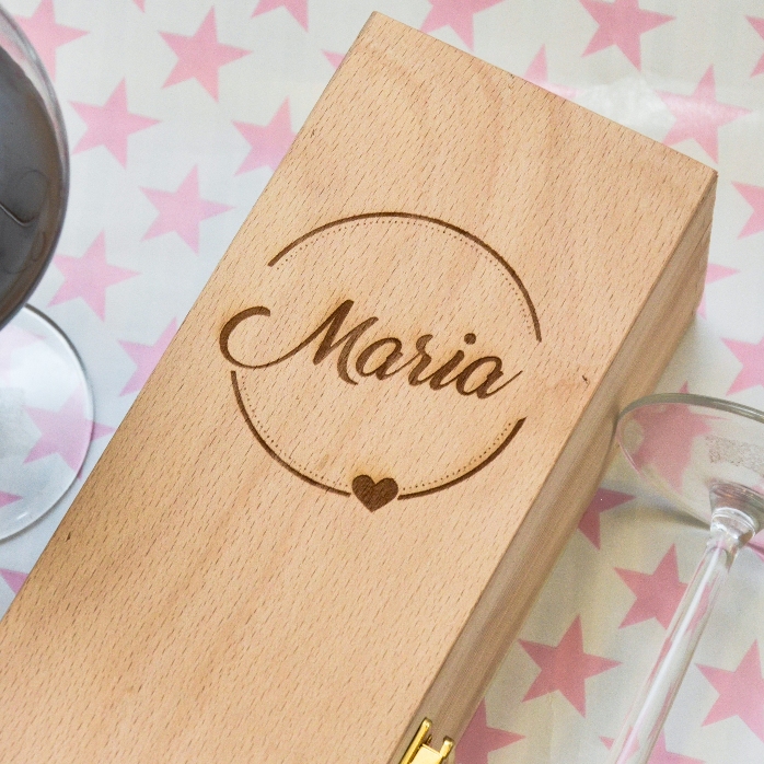 Caja de vino personalizada con nombre y texto