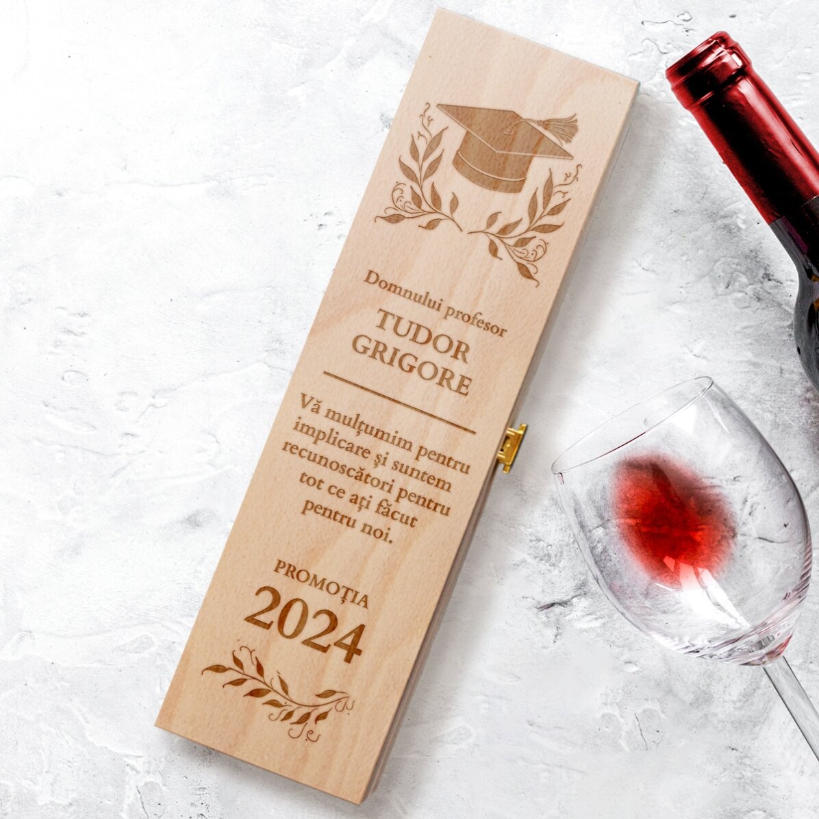 Caja de vino personalizada con texto: «Graduación»