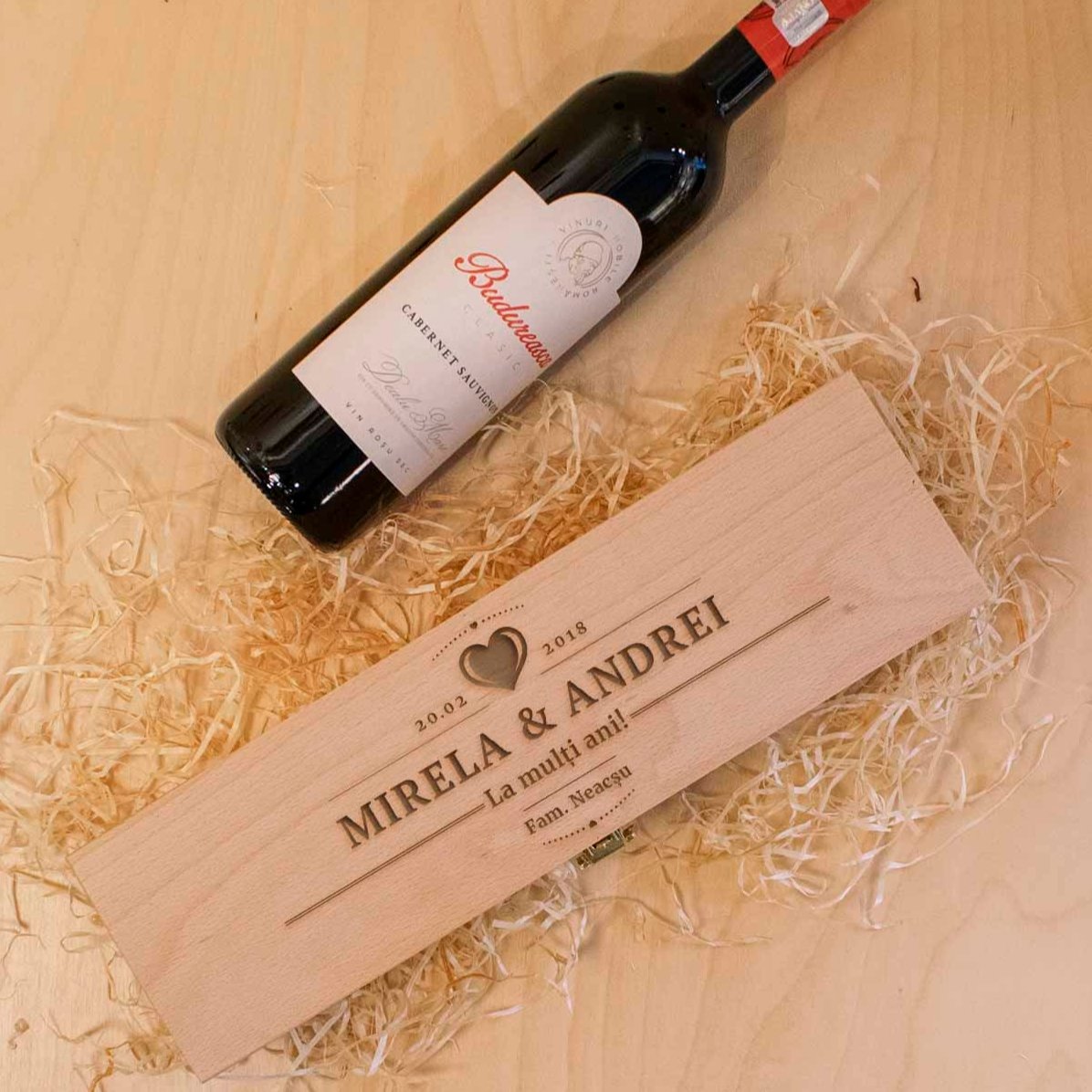 Caja de vino personalizada con texto y mensaje - Love