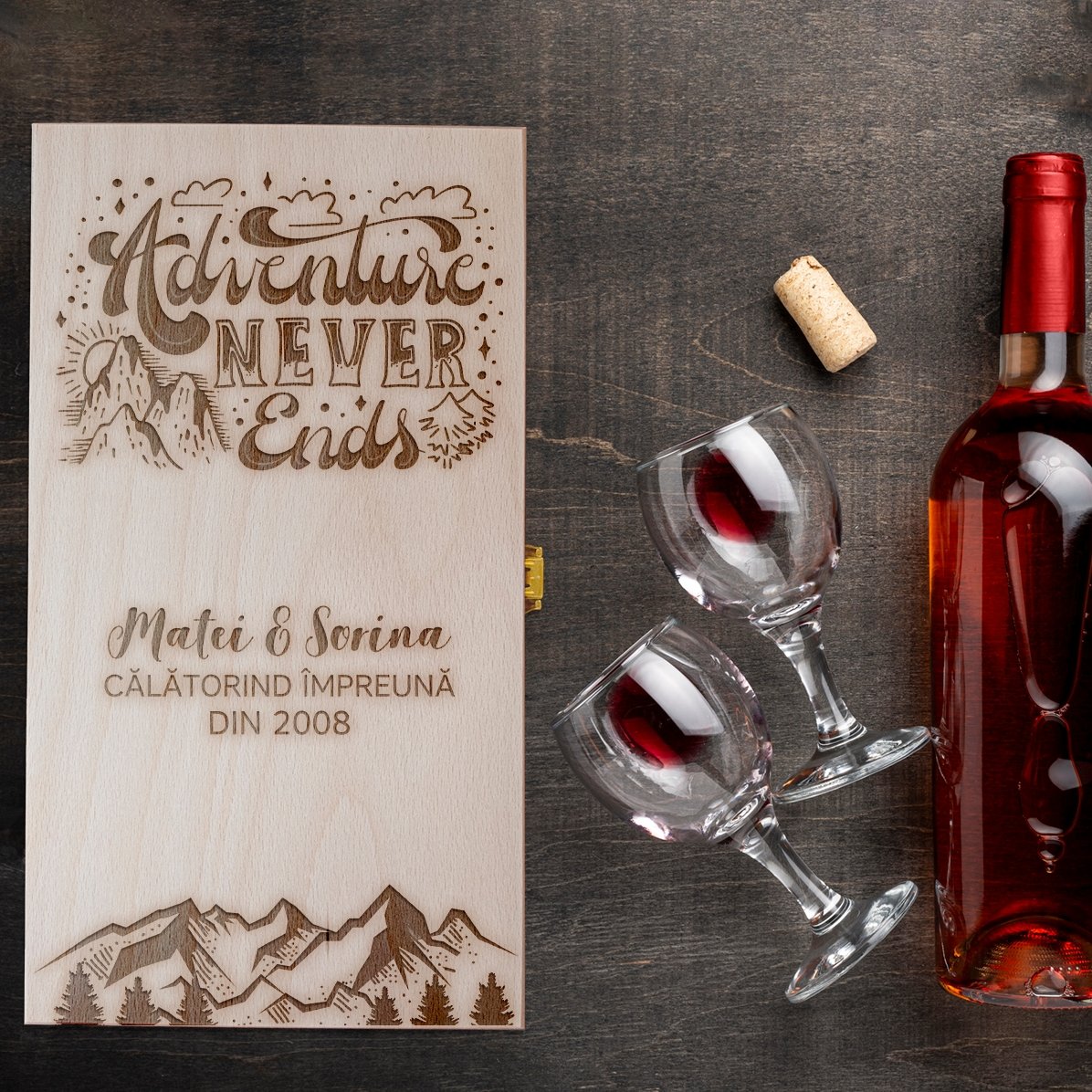 Caja de vino personalizada para dos botellas - La aventura nunca termina