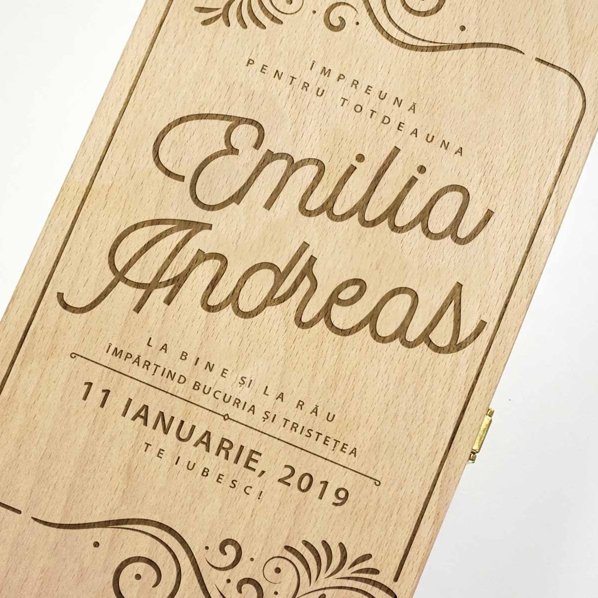 Caja de vino personalizada para dos botellas - Mensaje para los novios