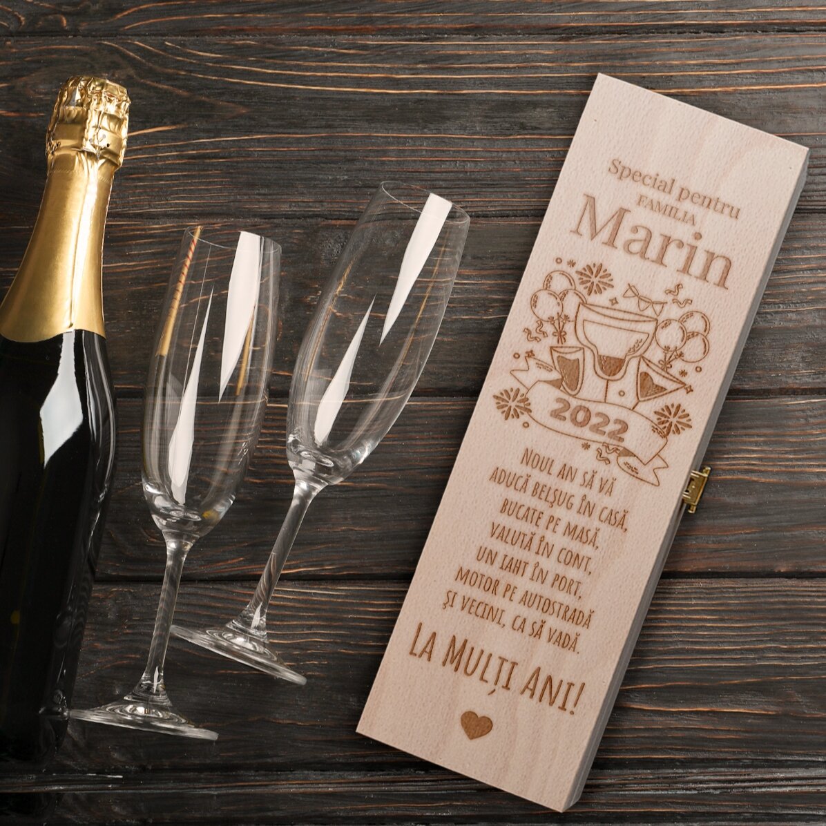 Caja de vino espumoso personalizada con un mensaje para Año Nuevo