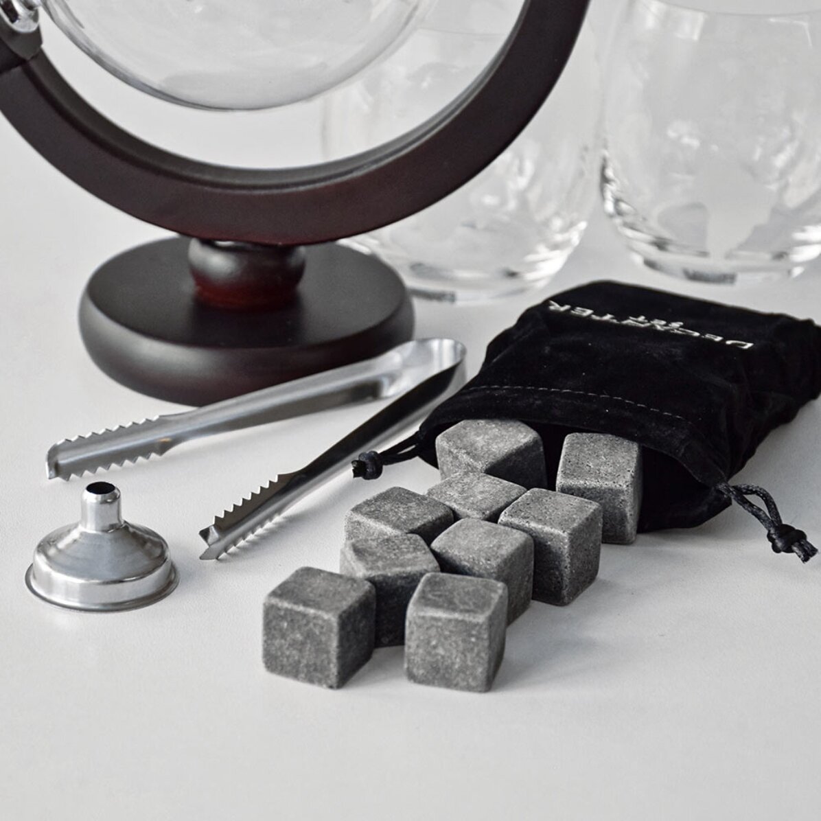 Globe decanter with two glasses