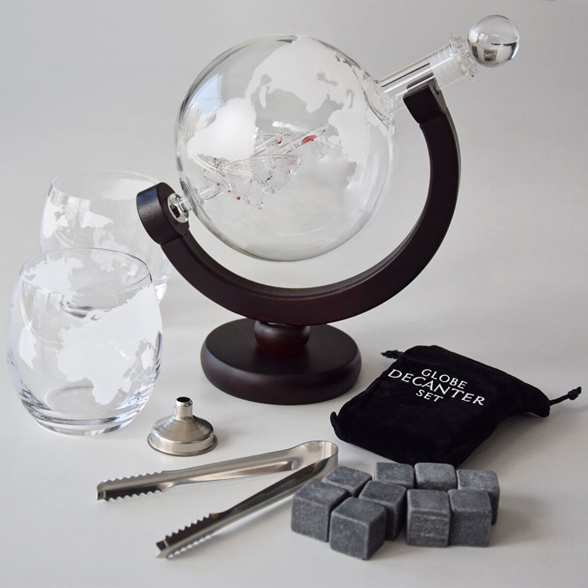 Globe decanter with two glasses