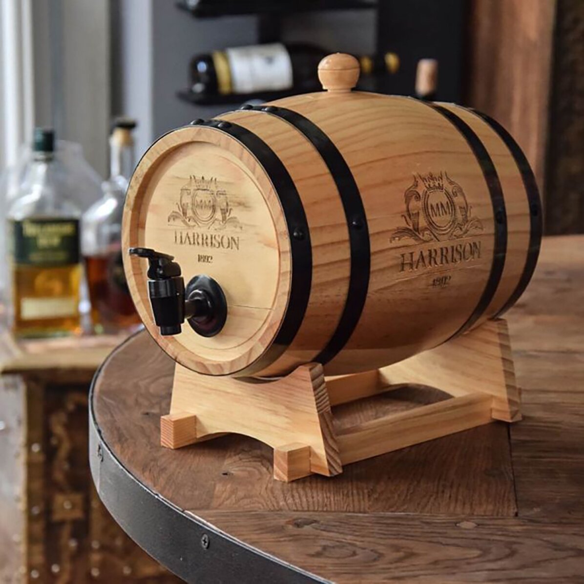 Dispensador de vino con forma de barril