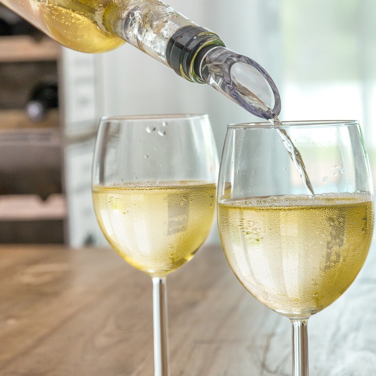 Dispositivo con aireador para enfriar el vino