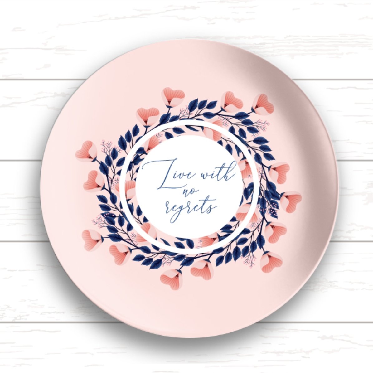 Plato personalizado con texto: «Live with no regrets»