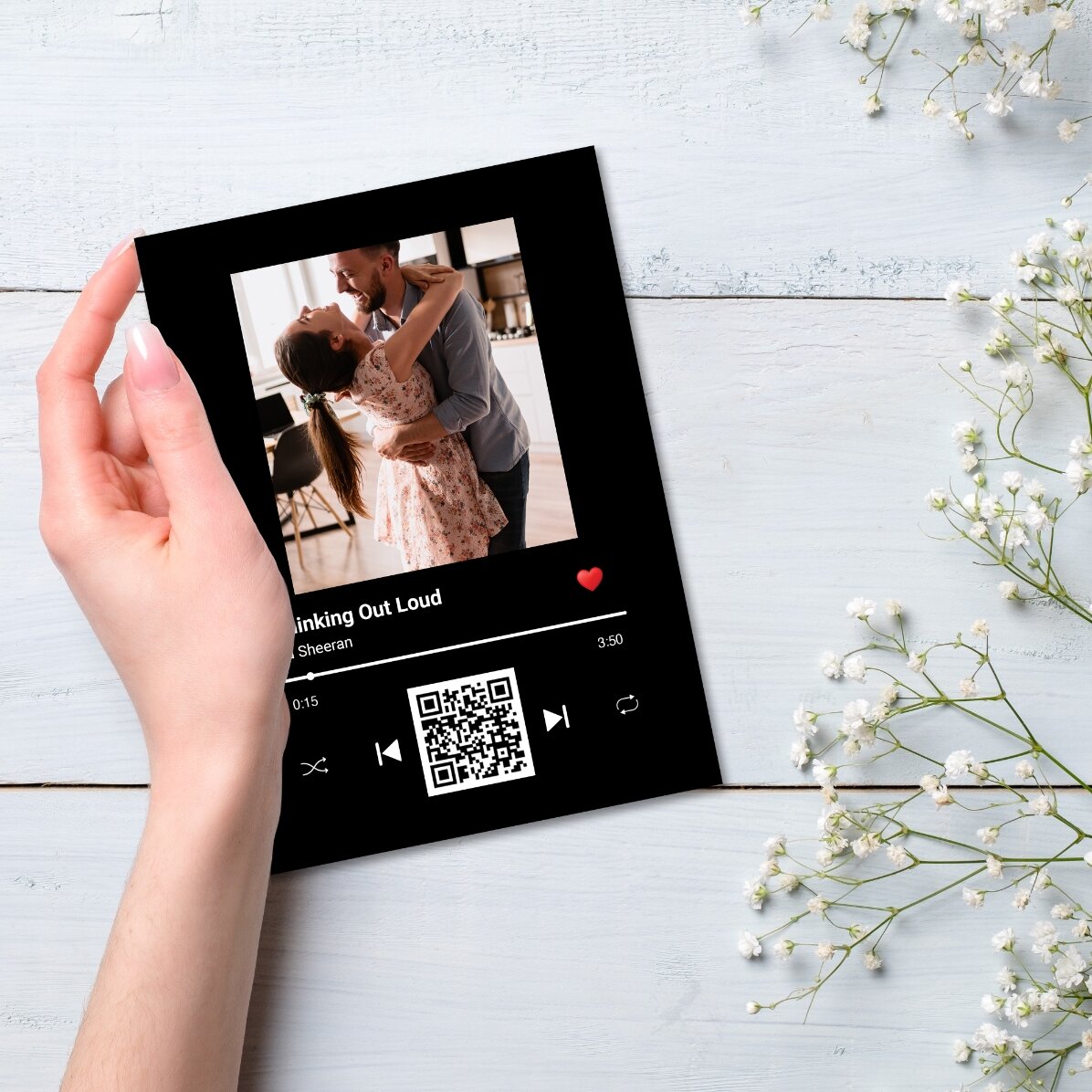 Tarjeta magnética personalizada con una foto, texto y código QR - Nuestra canción