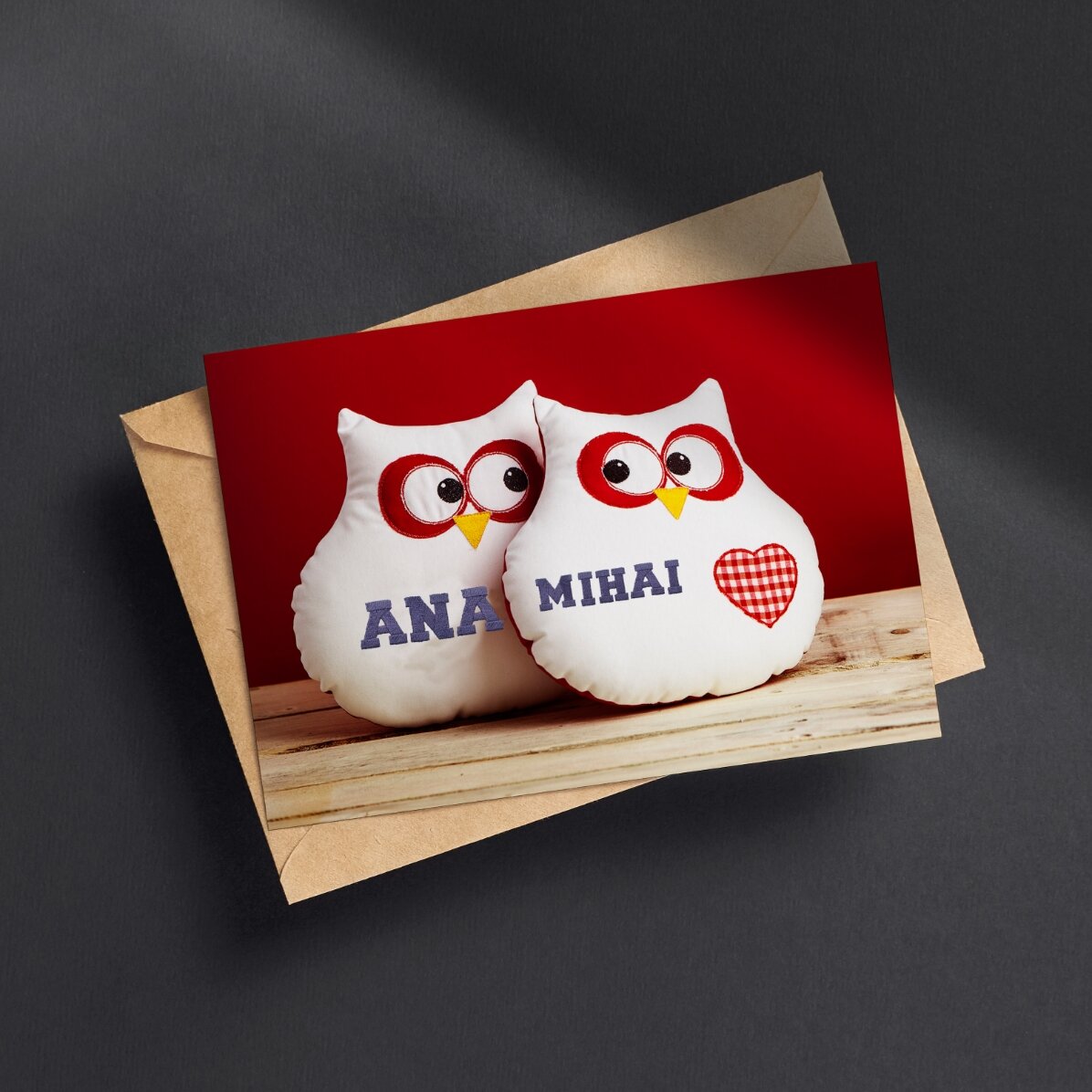 Tarjeta de felicitación personalizada con un búho y un corazoncito