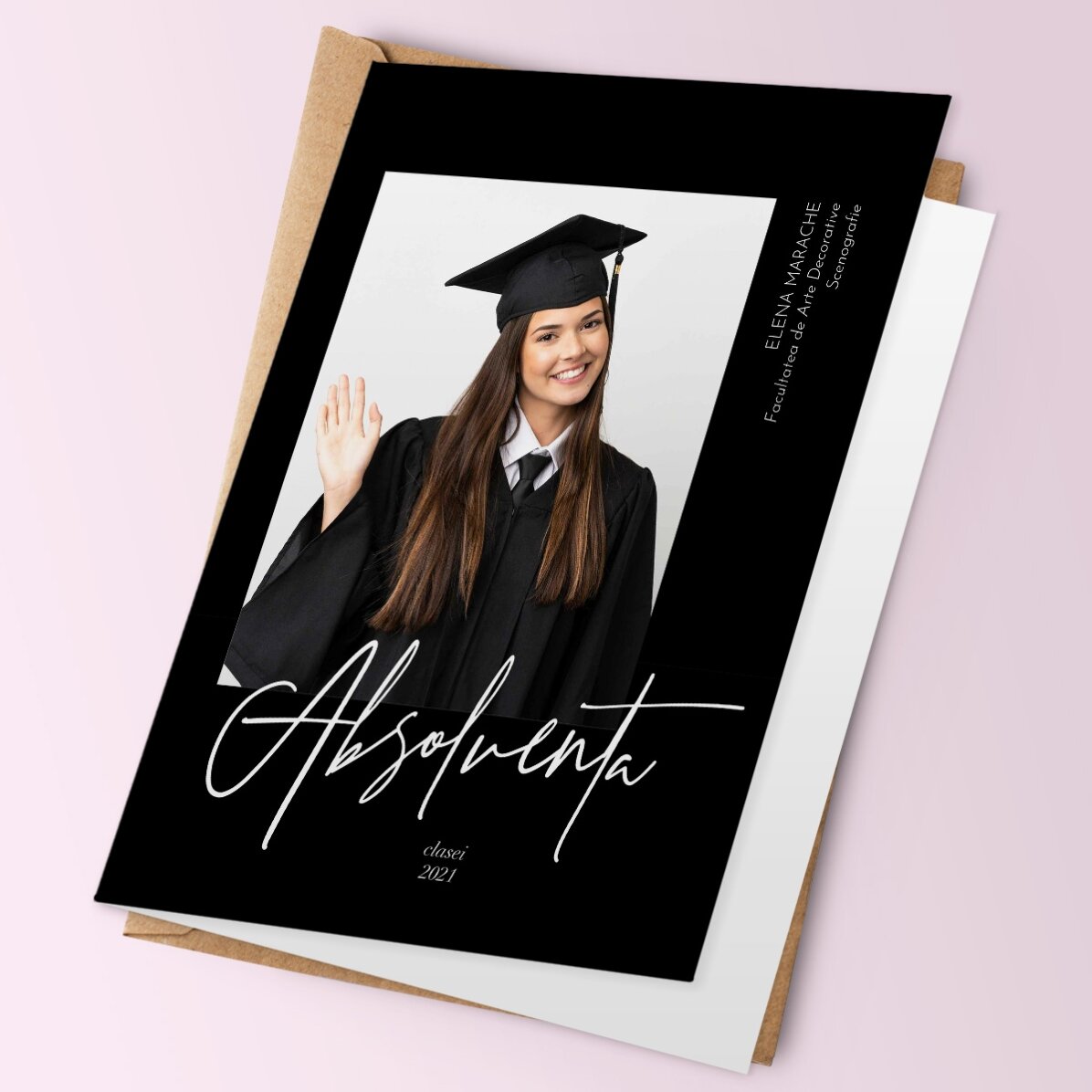 Tarjeta de felicitación personalizada con una foto y un texto para la graduación
