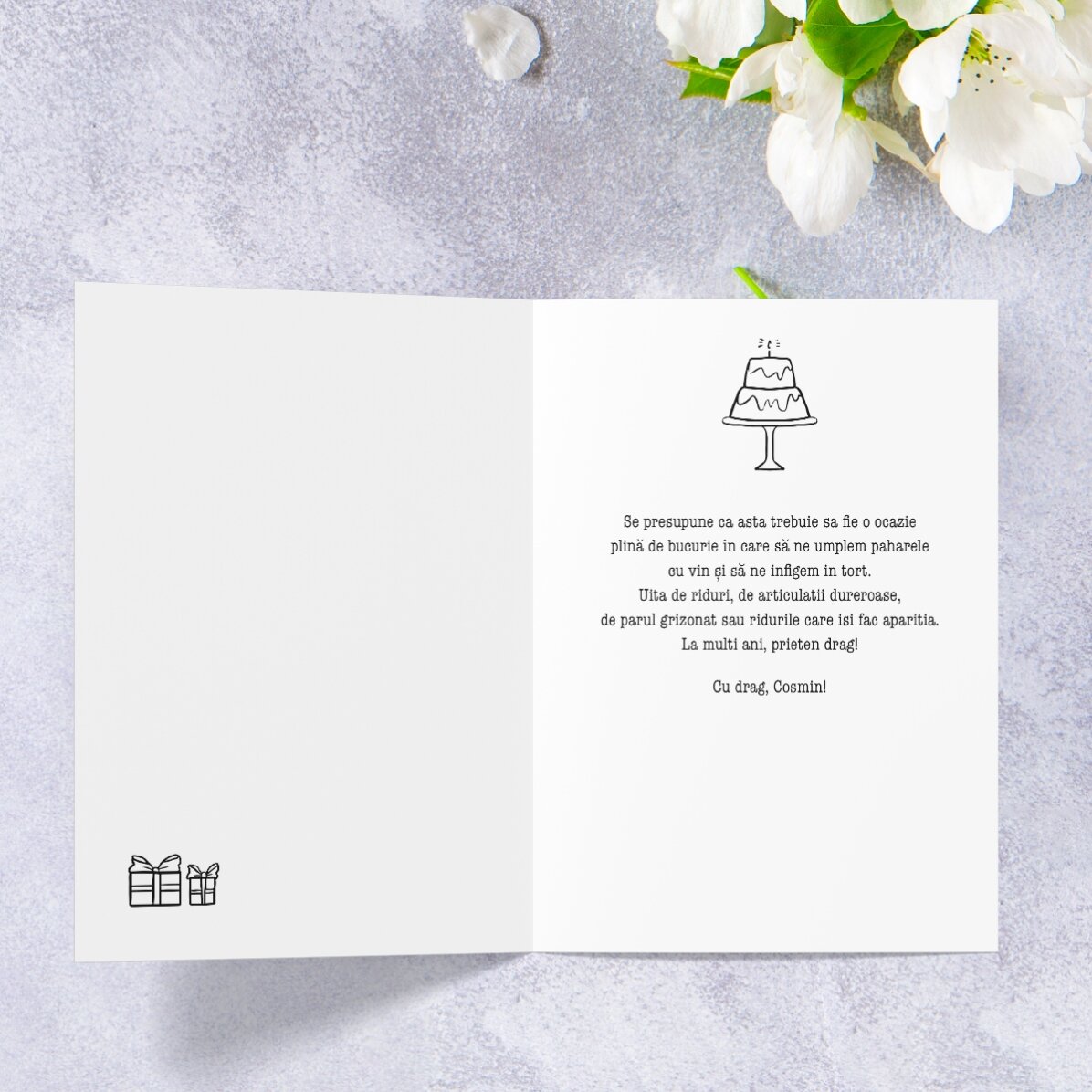 Tarjeta de felicitación personalizada con texto: ¡TENEMOS TARTA!