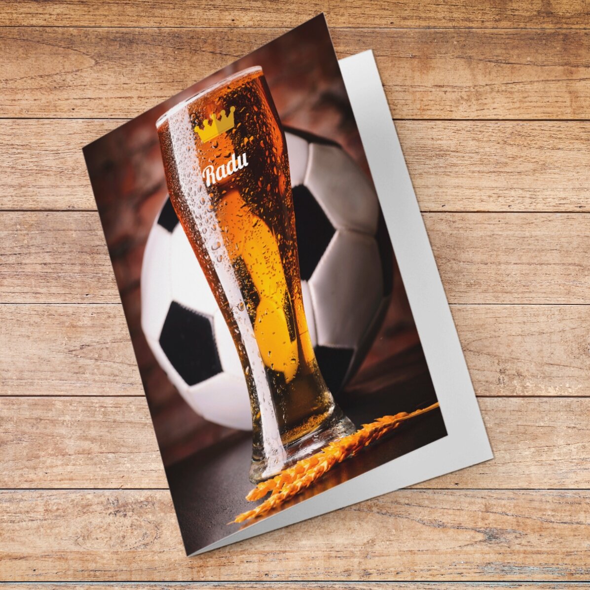 Tarjeta de felicitación personalizada con un vaso de cerveza