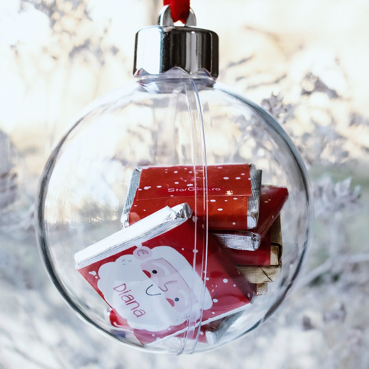 Globe with 10 mini chocolates personalised with names - Father Christmas