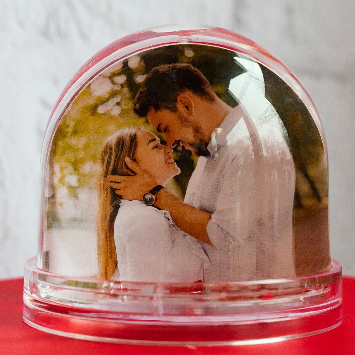 Globo de escritorio personalizado con foto y texto: «Te quiero muchísimo»