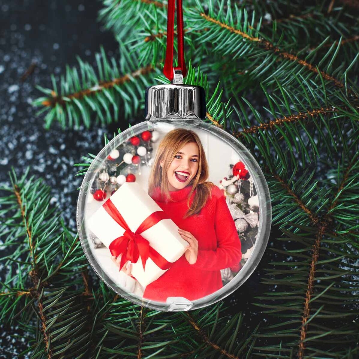 Bola de Navidad transparente personalizada por ambos lados con una foto y un texto: «¡Feliz Navidad!