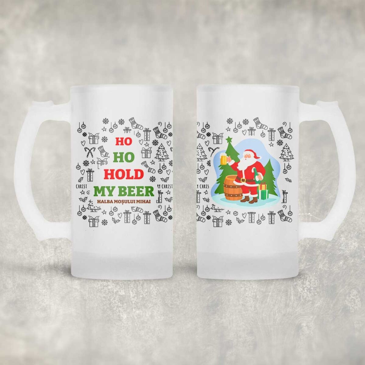 Jarra de cerveza personalizada con un mensaje navideño - Ho Ho Hold My Beer