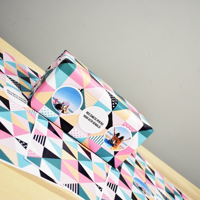 Papel de regalo personalizado con 2 fotos y texto