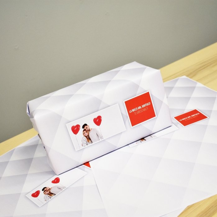Papel de regalo personalizado con una foto y un texto