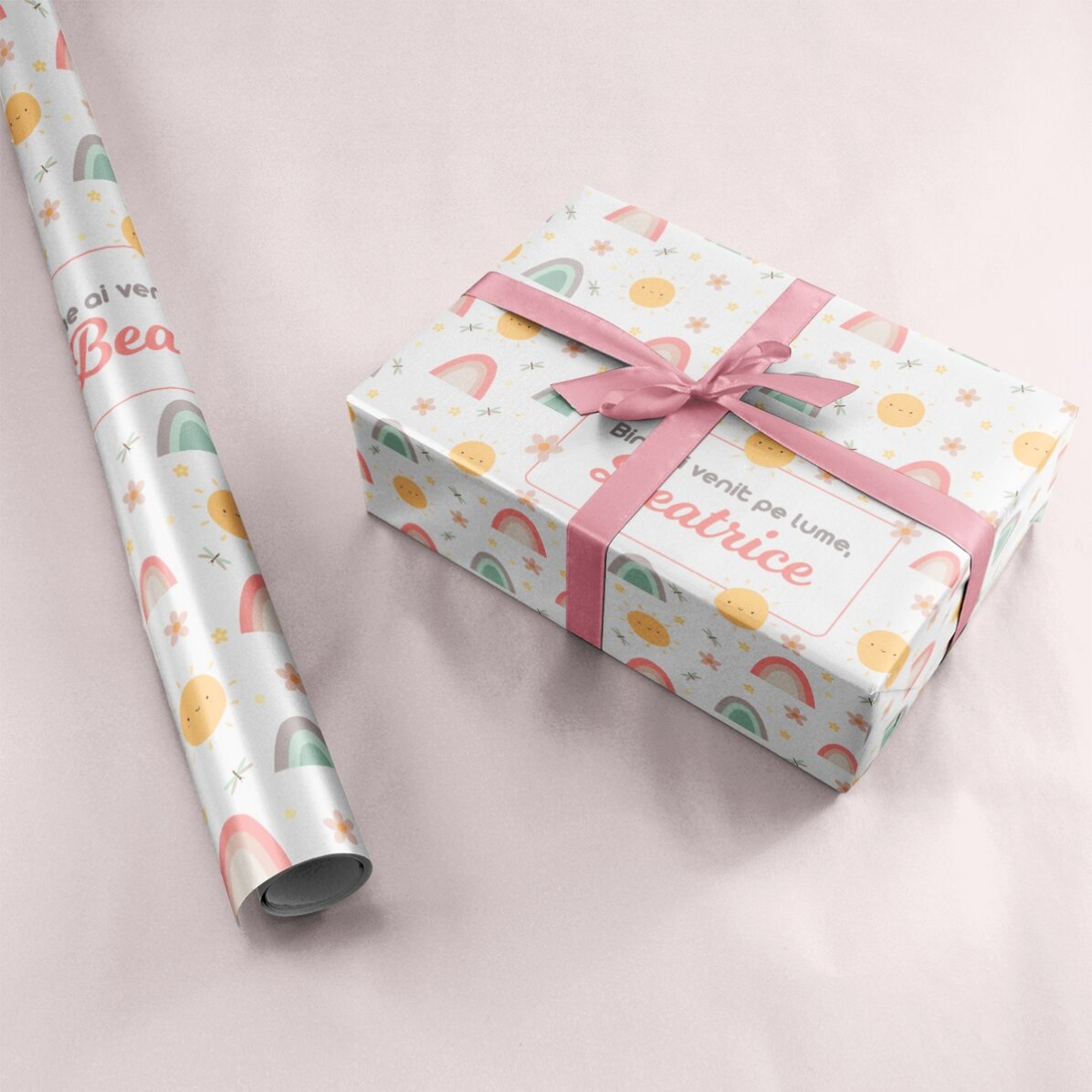Papel de regalo personalizado con texto: «Baby girl»