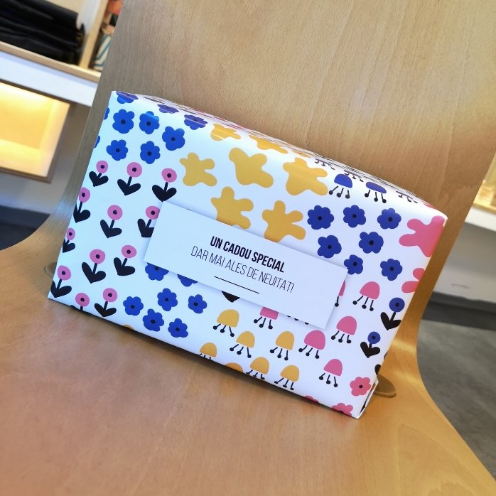 Papel de regalo personalizado con texto - Diseño colorido