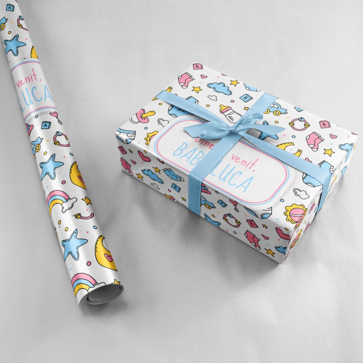Papel de regalo personalizado con texto: «New baby»