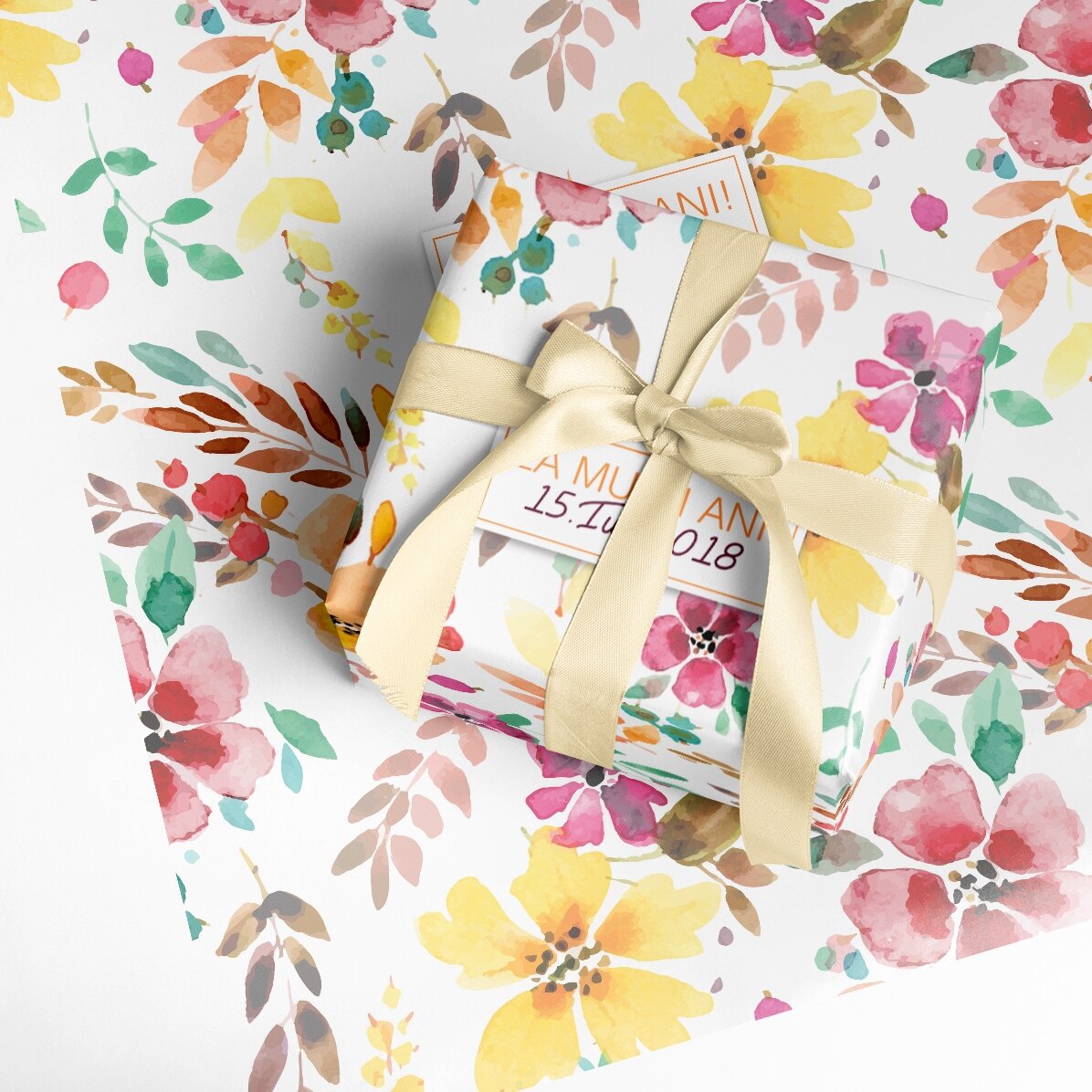Papel de regalo personalizado: diseño floral con texto enmarcado