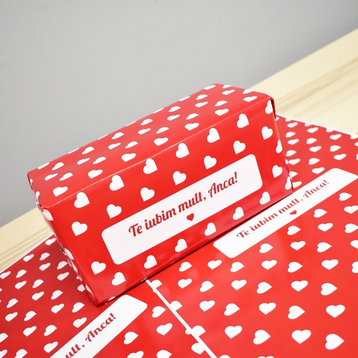 Papel de regalo personalizado - diseño de corazoncitos