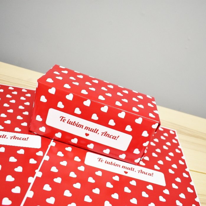 Papel de regalo personalizado - diseño de corazoncitos