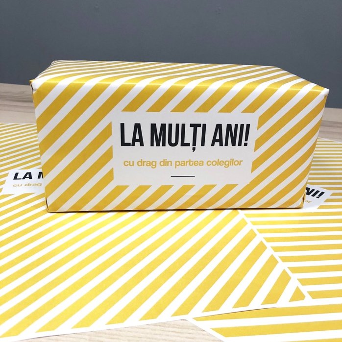 Papel de regalo personalizado - modelo «yellow stripes», con texto enmarcado
