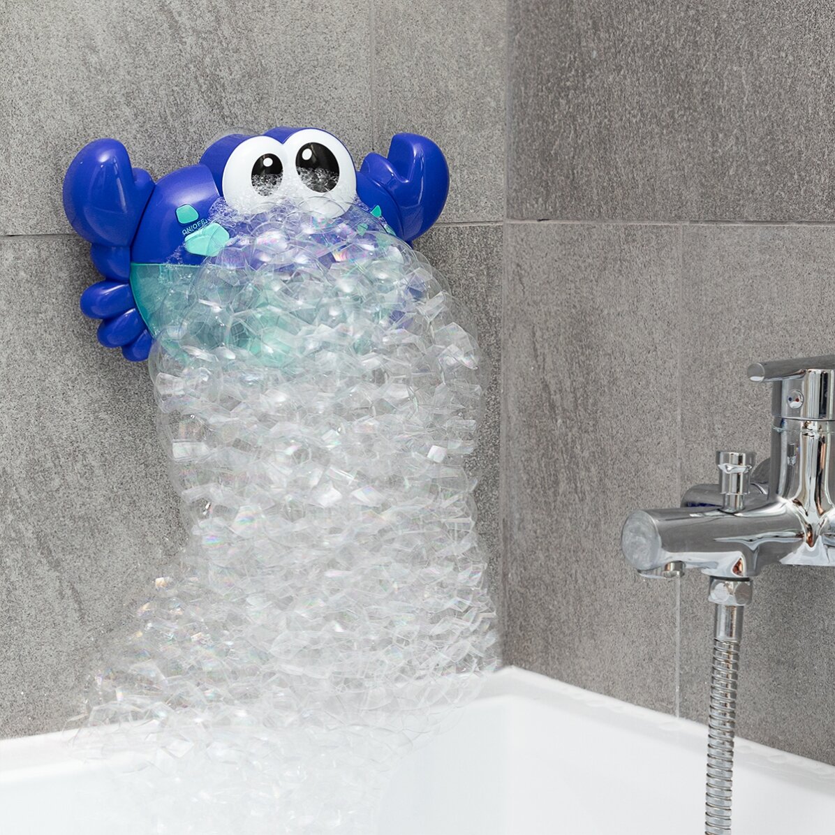 Juguete de baño: cangrejo musical con lanzador de globos