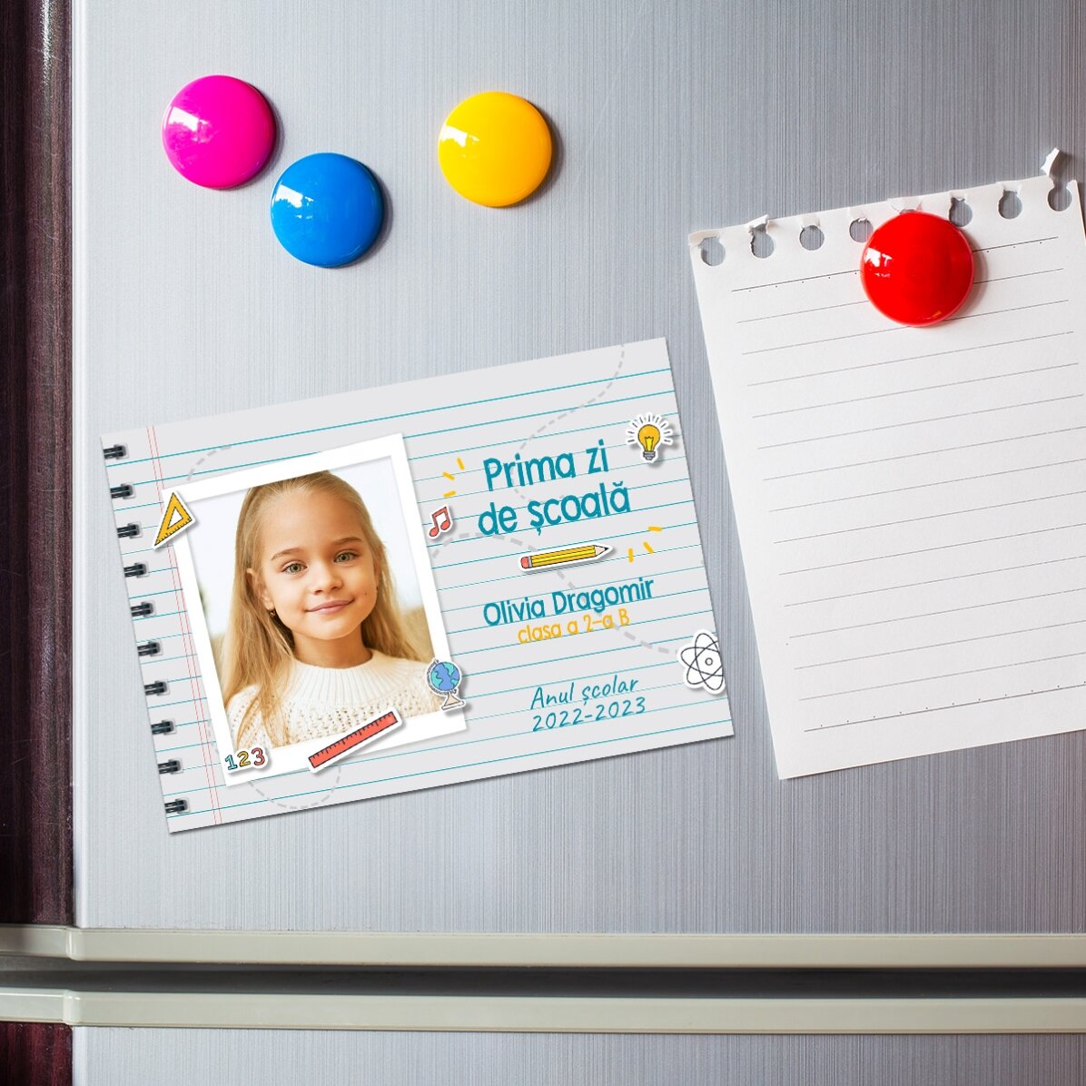 Imán de 10 x 7 cm personalizado con una foto y un texto: «El primer día de colegio»