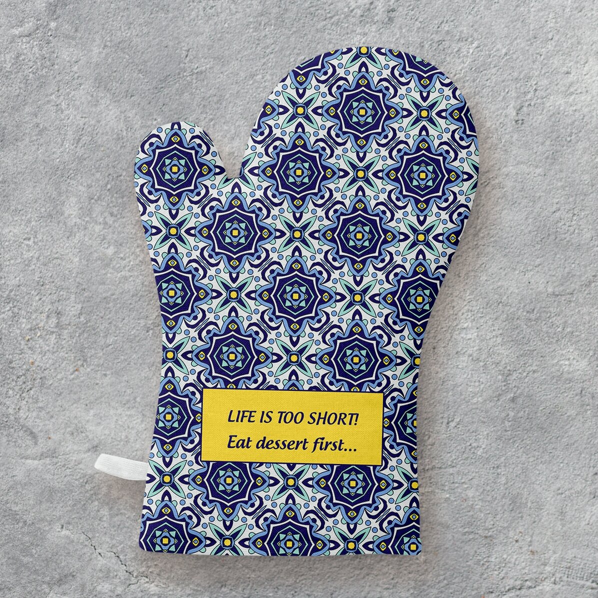 Manopla de cocina personalizada con el texto «dessert first...»