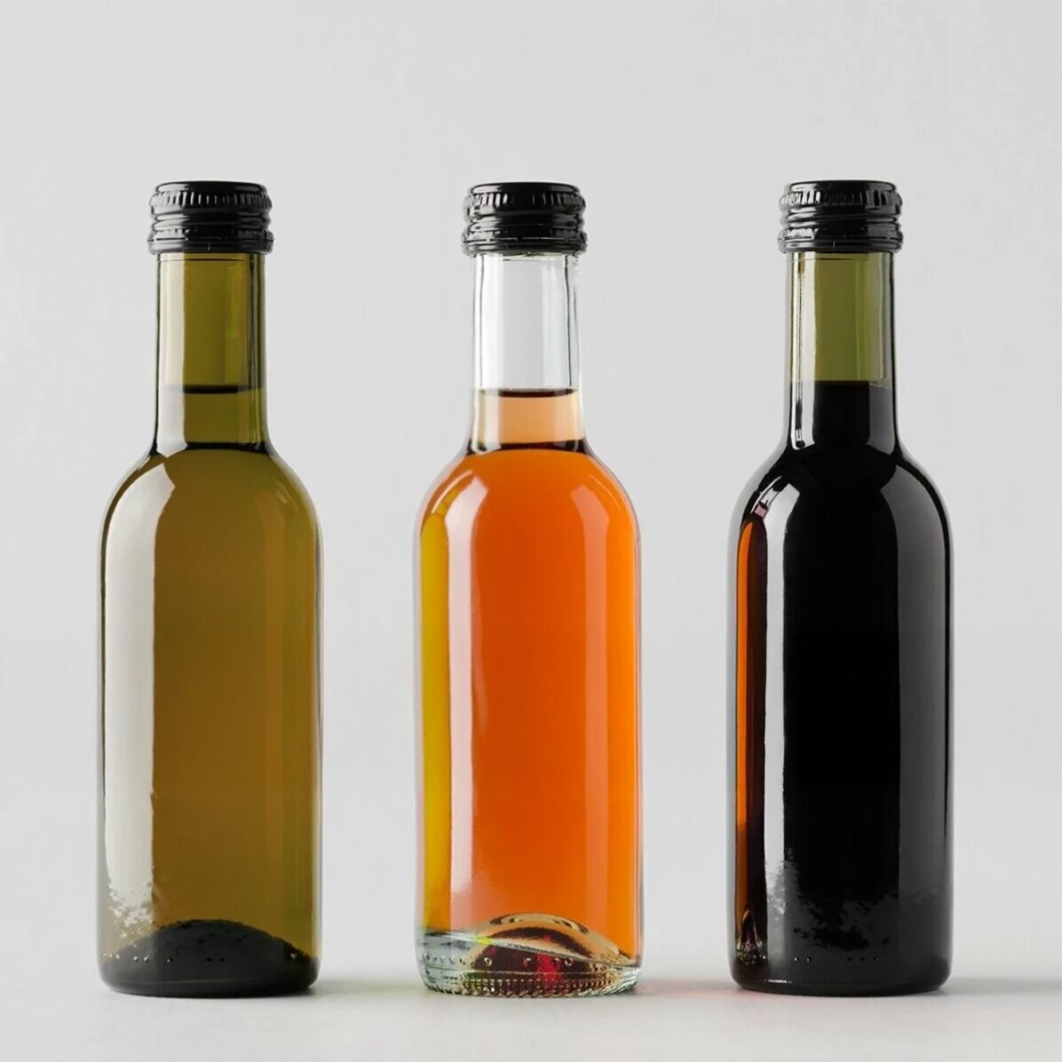 Mini wine bottle personalised with logo and message - Happy Easter!