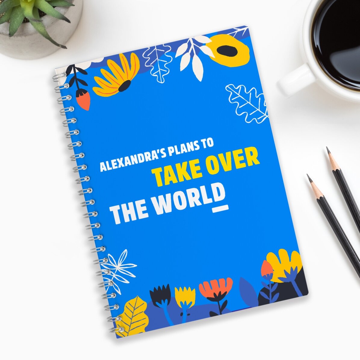 Cuaderno personalizado con el texto «Take over the world»