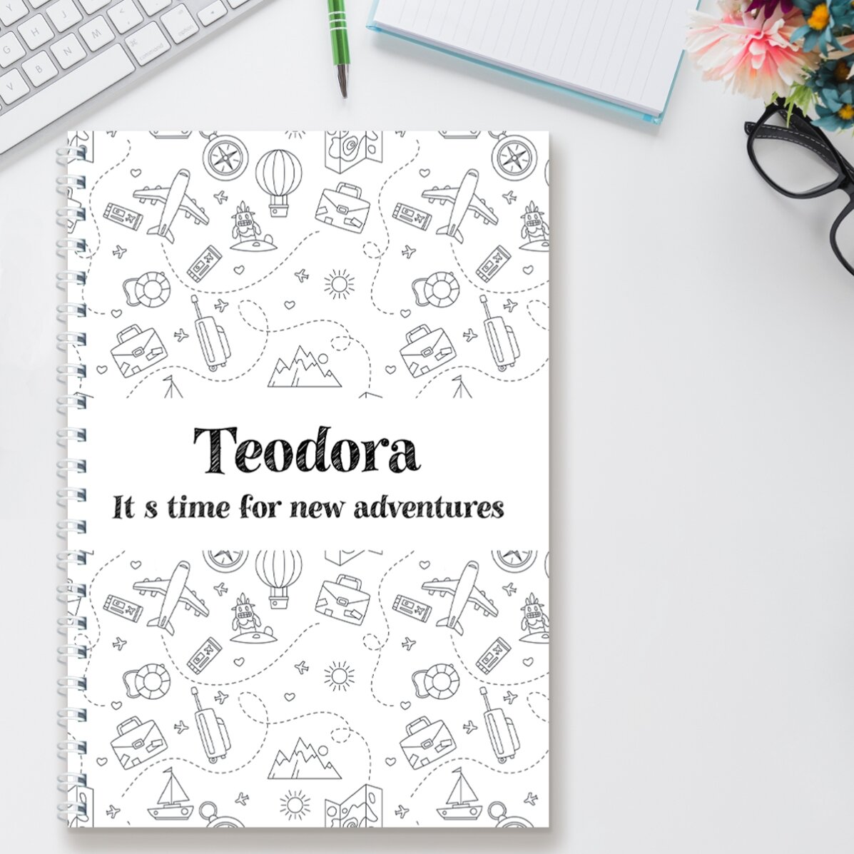 Cuaderno personalizado con texto: «Time for new adventures»