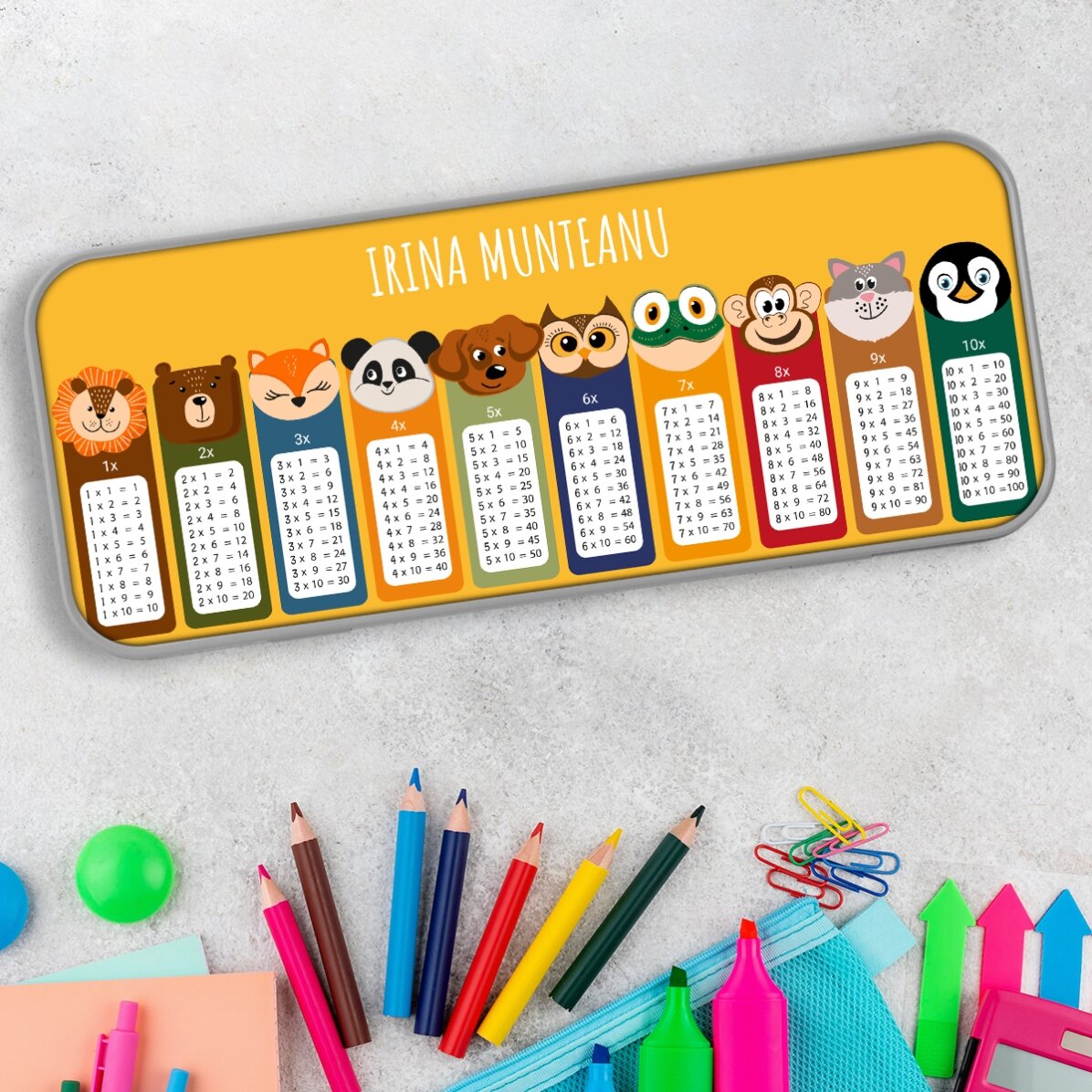 Estuche personalizado con texto: «La tabla de multiplicar»